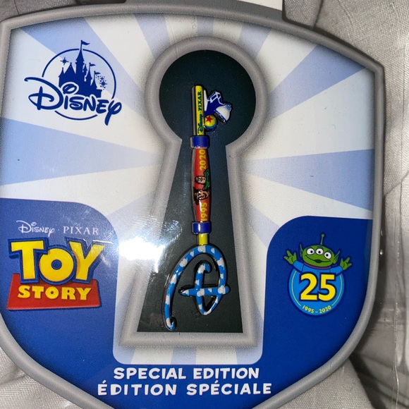 Toy Story Collectable Key Pin ! - Picture 2 of 4